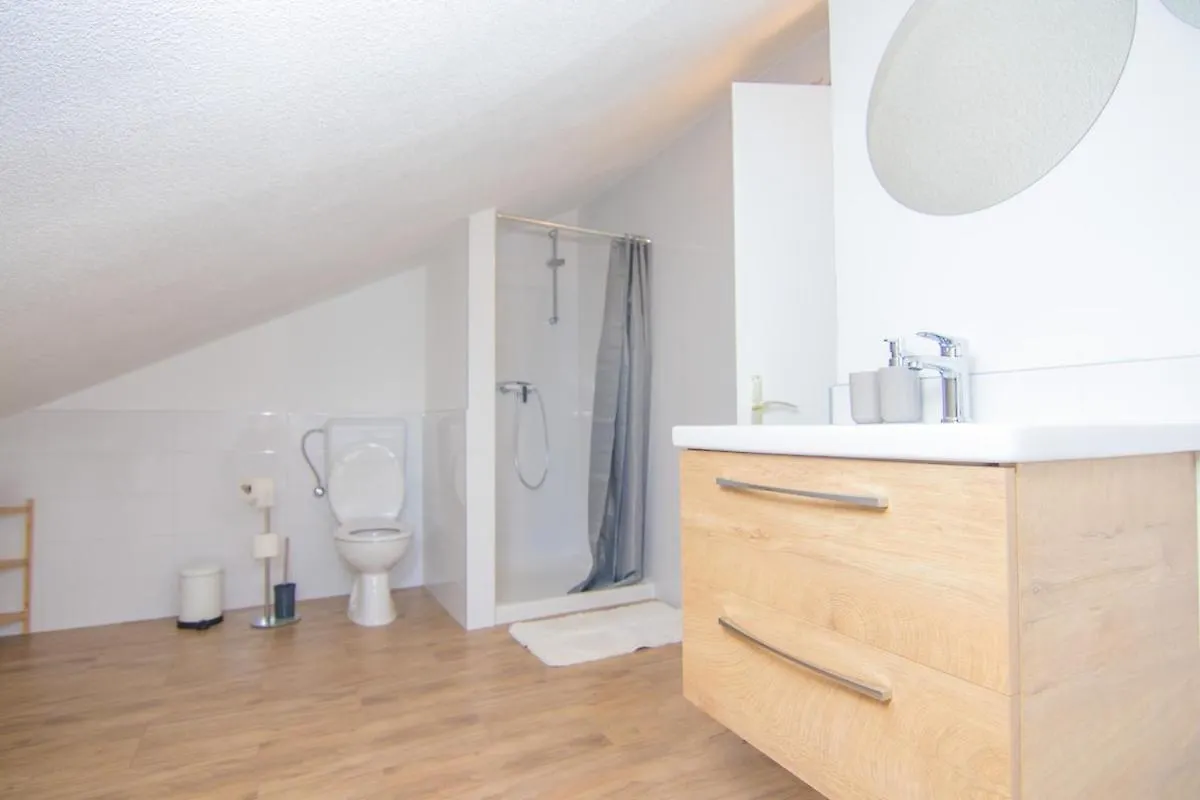 Peaceful Holiday Apartment In Muraj Kornic