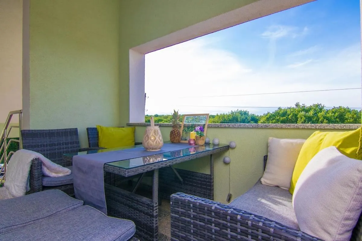 Peaceful Holiday Apartment In Muraj Kornic