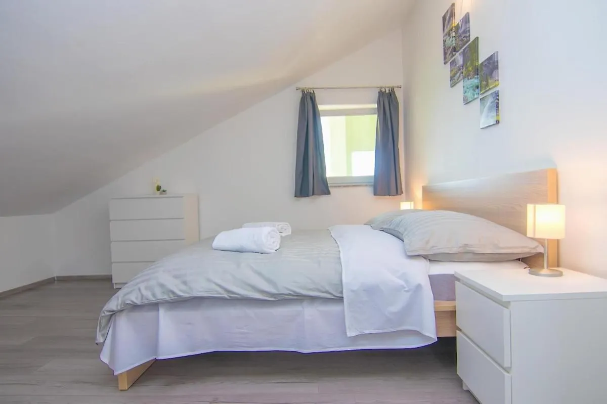 Peaceful Holiday Apartment In Muraj Kornic